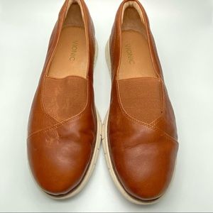 Vionic Linden brown Leather Loafers Slip-on Flats Size 9.5